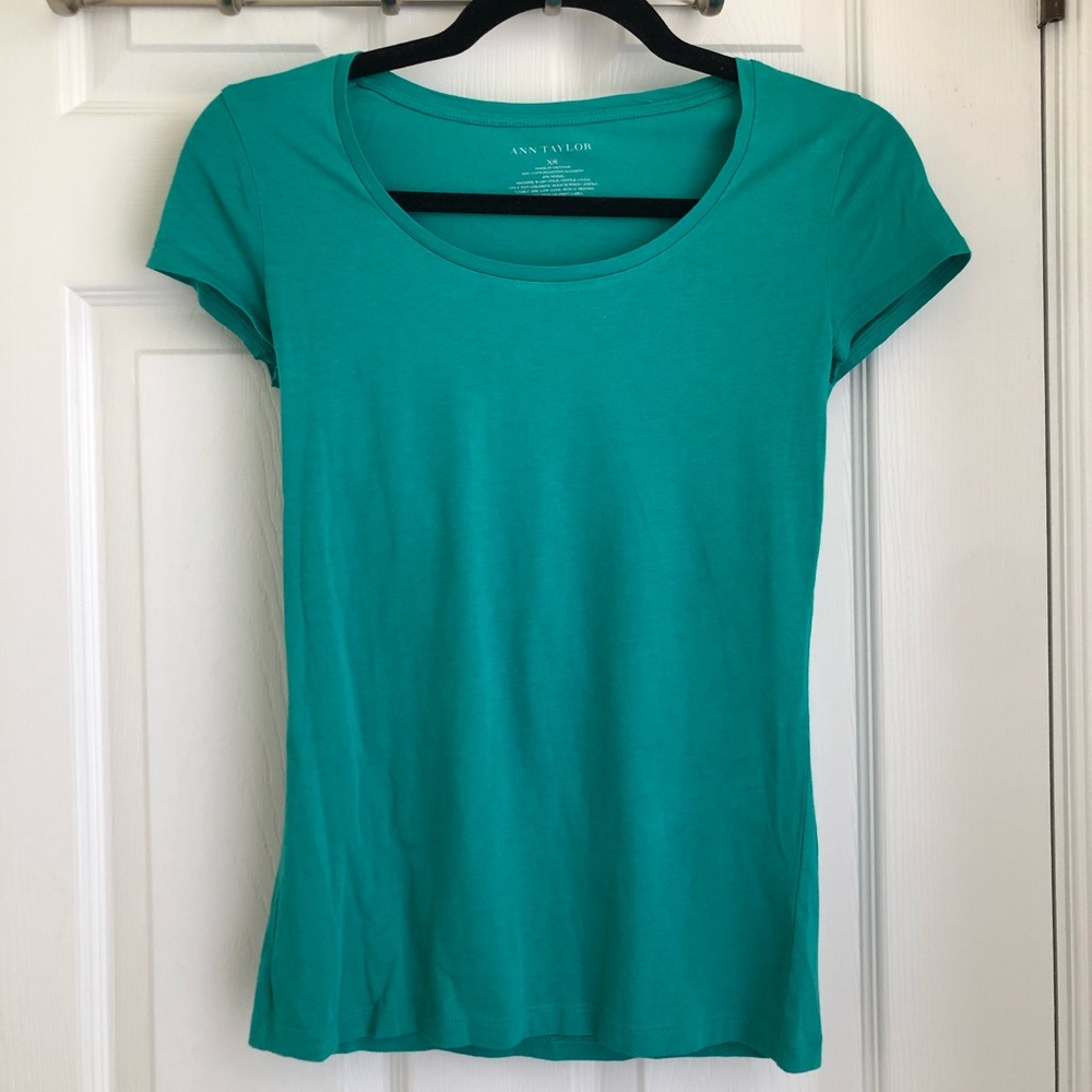 🆕Ann Taylor Green Short Sleeves Tee